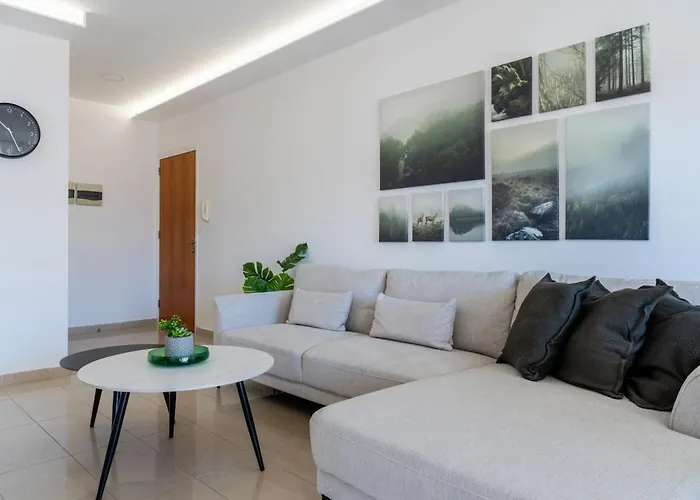 Averna - Breezy 2-br & Balcony In * Λάρνακα