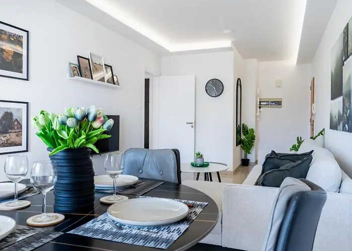 Διαμέρισμα Averna - Breezy 2-br & Balcony In *