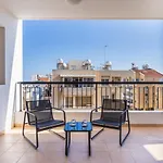 Averna - Breezy 2-br & Balcony In 拉纳卡