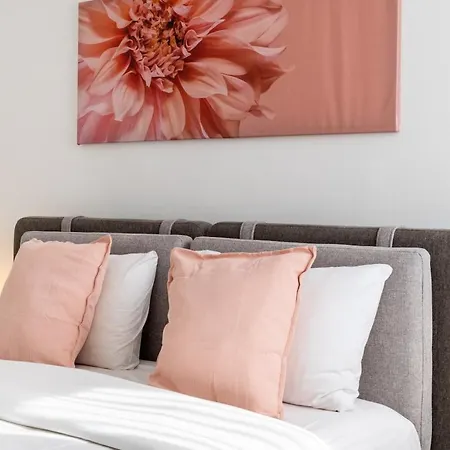 דירה Averna - Breezy 2-br & Balcony In