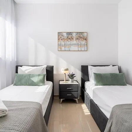 公寓 Averna - Breezy 2-br & Balcony In *