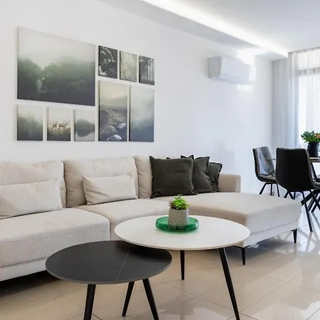 Averna - Breezy 2-br & Balcony In 公寓 拉纳卡