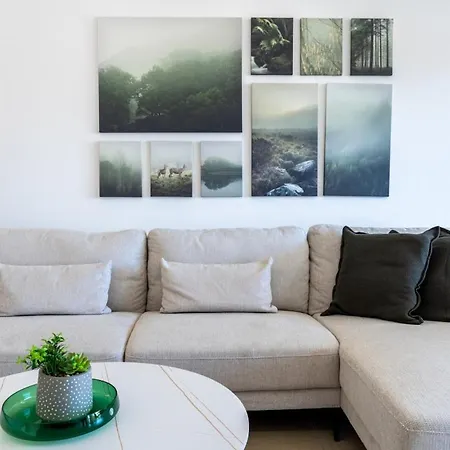 公寓 Averna - Breezy 2-br & Balcony In *