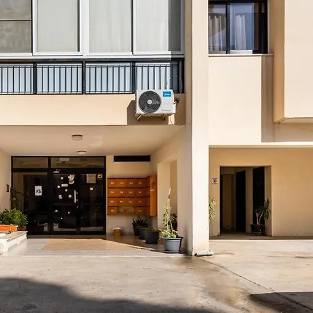 Averna - Breezy 2-br & Balcony In *
