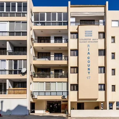 Averna - Breezy 2-br & Balcony In * 拉纳卡