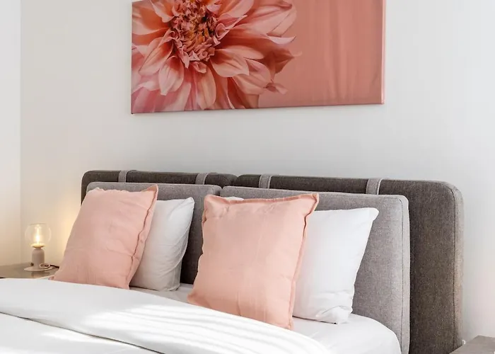 דירה Averna - Breezy 2-br & Balcony In