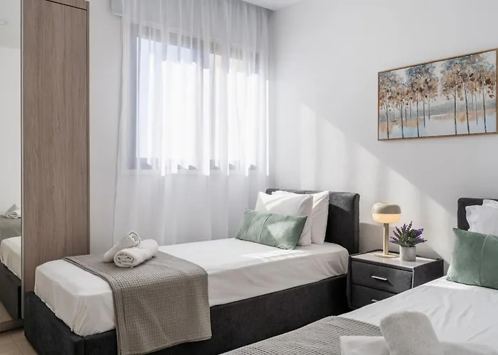 Averna - Breezy 2-br & Balcony In *