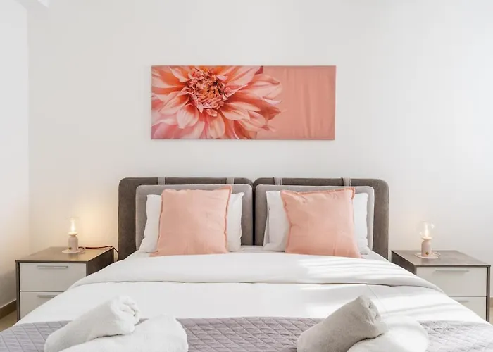 Lejlighed Averna - Breezy 2-br & Balcony In