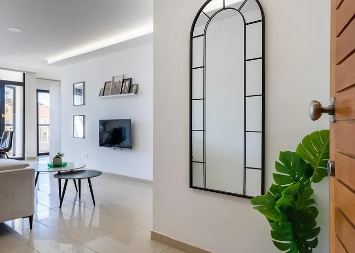 Averna - Breezy 2-br & Balcony In Lejlighed Larnaca